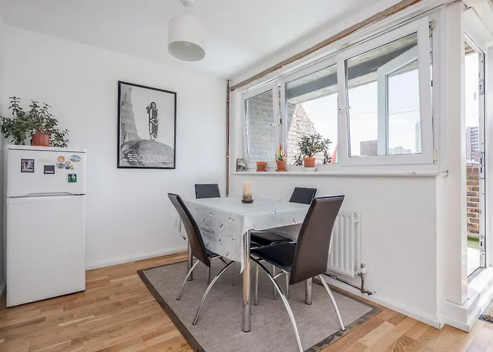 4-Bedroom Flat Near Bigben,Parliament & London Eye