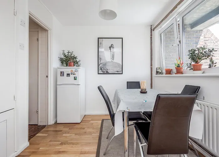 4-Bedroom Flat Near Bigben,Parliament & London Eye